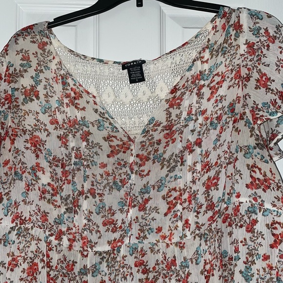 Torrid floral semi-sheer blouse short sleeve shirt - Picture 2 of 9